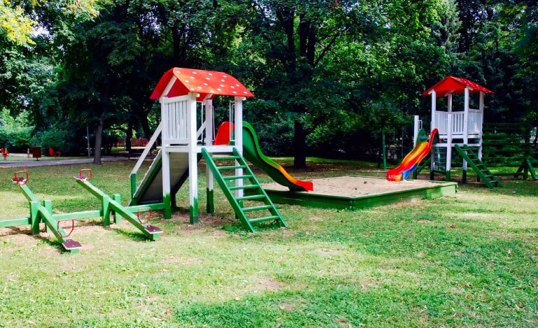 Qual playground infantil é ideal para a pracinha da minha cidade