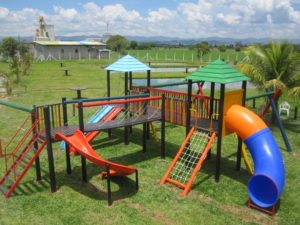 playground infantil de madeira